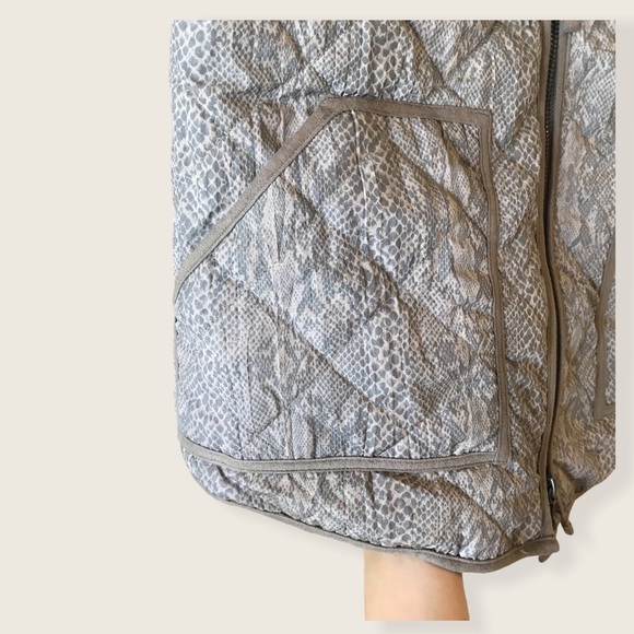 LOGO by Lori Goldstein Quilted Snake Skin Vest - Picture 11 of 12